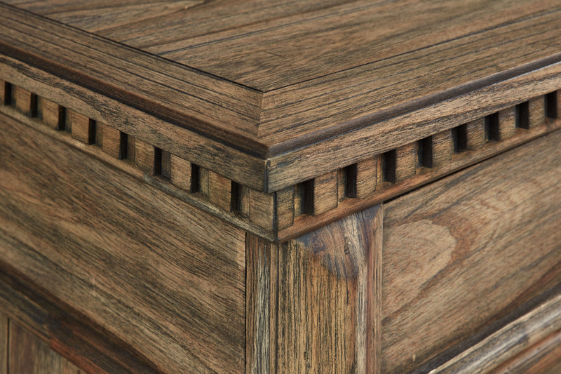 Markenburg - Brown - Six Drawer Chest