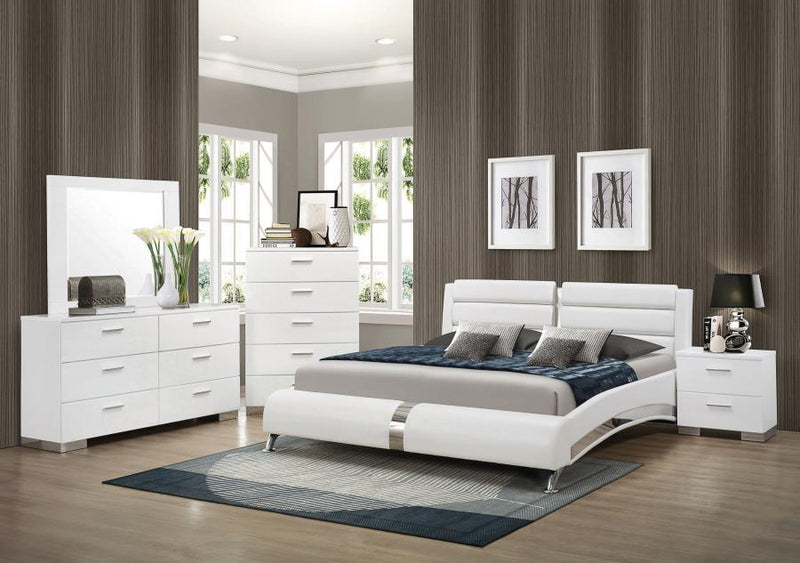 Jeremaine - Upholstered Bed