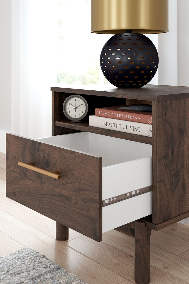 Calverson - Mocha - One Drawer Night Stand - Medium